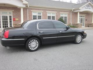 2004 Lincoln Town Car Executive Sedan Triple Black Look Paint photo