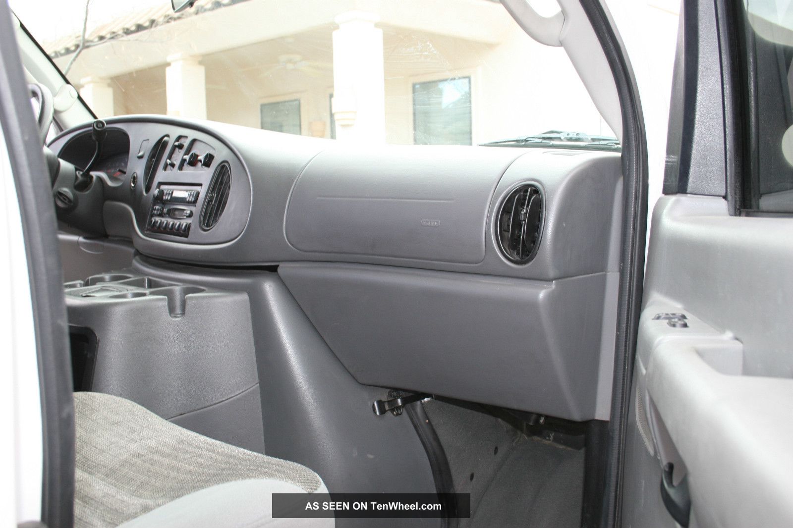 2004 Ford E 350 Club Wagon Xlt Extended Passenger Van 2