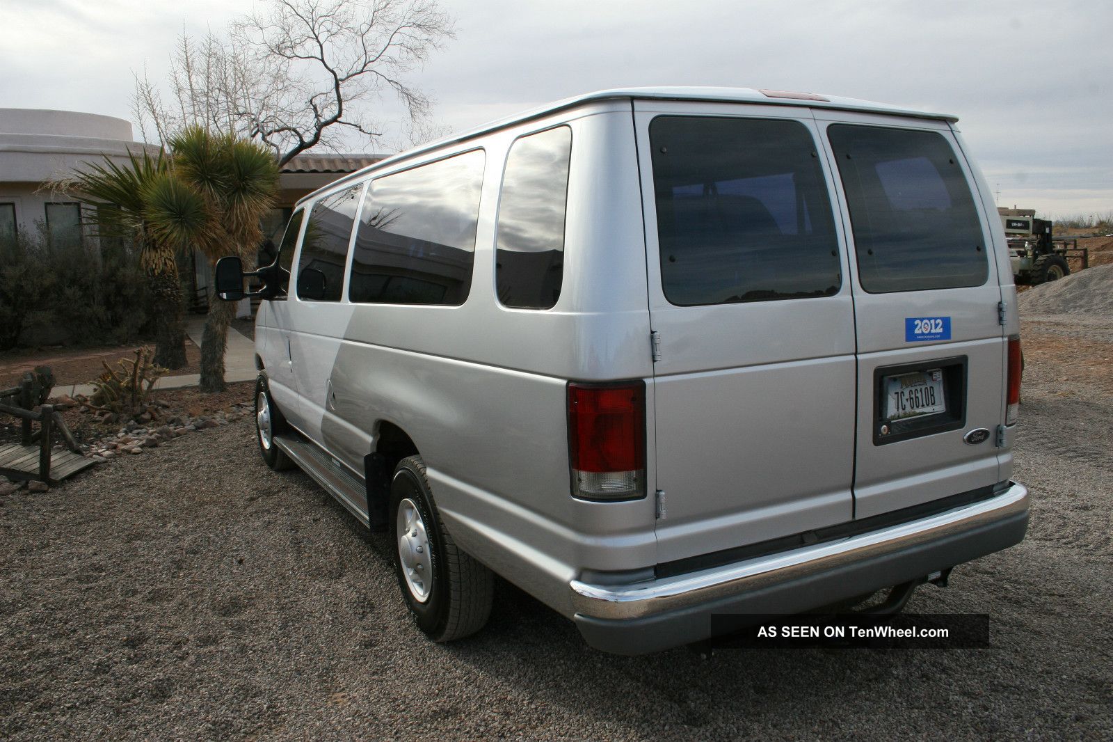 2004 Ford E 350 Club Wagon Xlt Extended Passenger Van 2