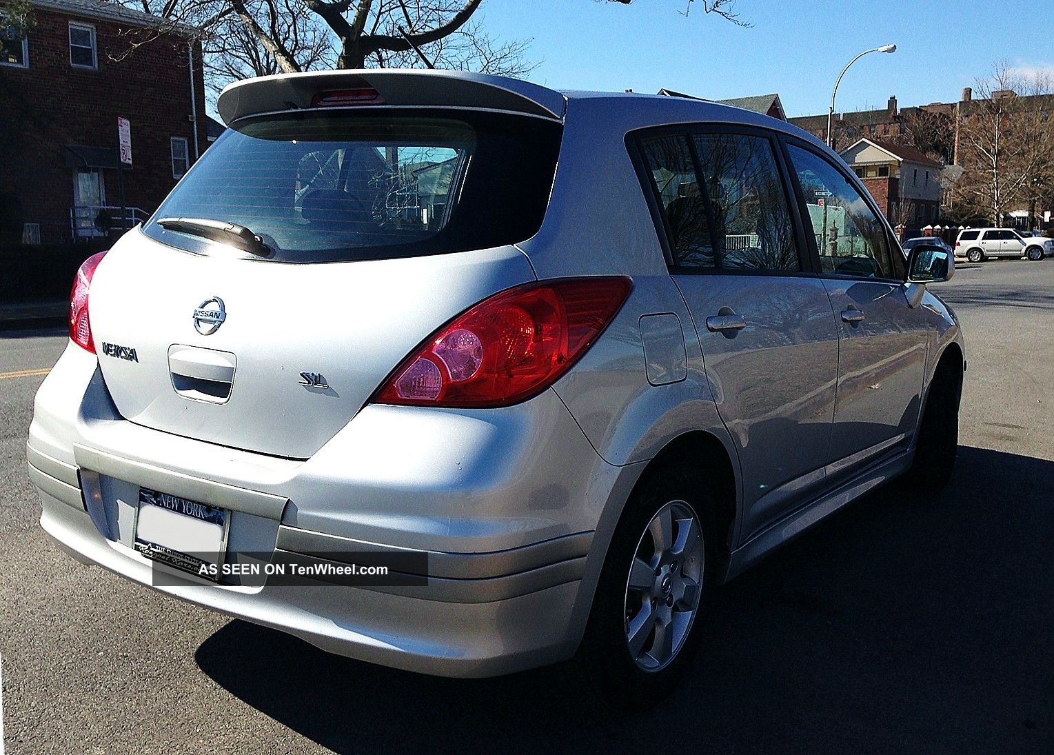 2010 Nissan Versa Automatic 4 Door Hatchback 1 8 Sl Hb