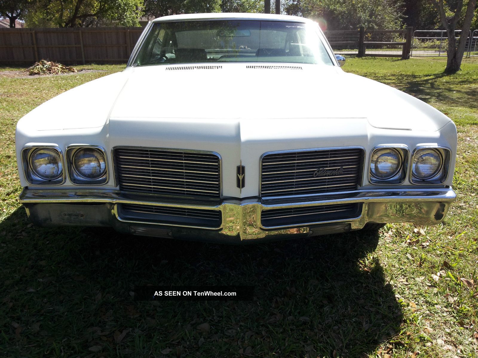 1970 Oldsmobile Delta 88 Custom Holiday Sedan Hardtop