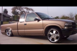 2003 Chevy S10 Ext Cab 2.  2 Airbag Suspension photo