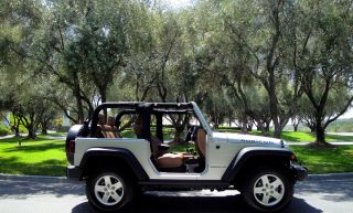 2011 Wrangler Rubicon (loaded & Woman Owned) photo