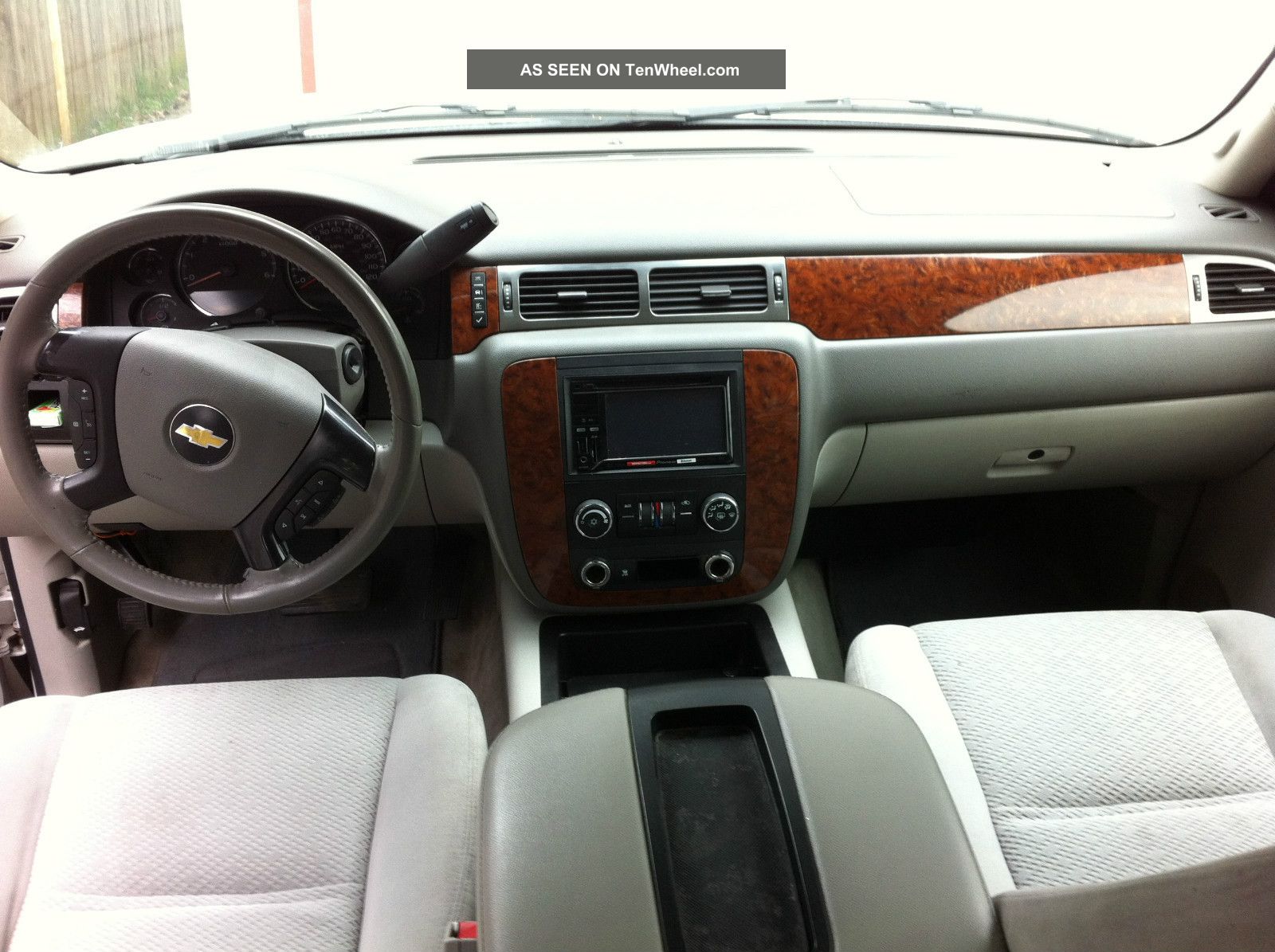 2007 Chevrolet Tahoe Custom White On 28s Tvs