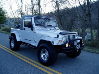 2006 Jeep Wrangler Unlimited_4.  0l_lots Of Custom Touches + Gr8 Top photo