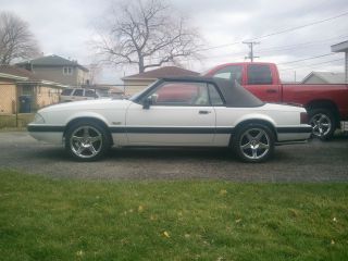 1989 Ford Mustang Convertable photo