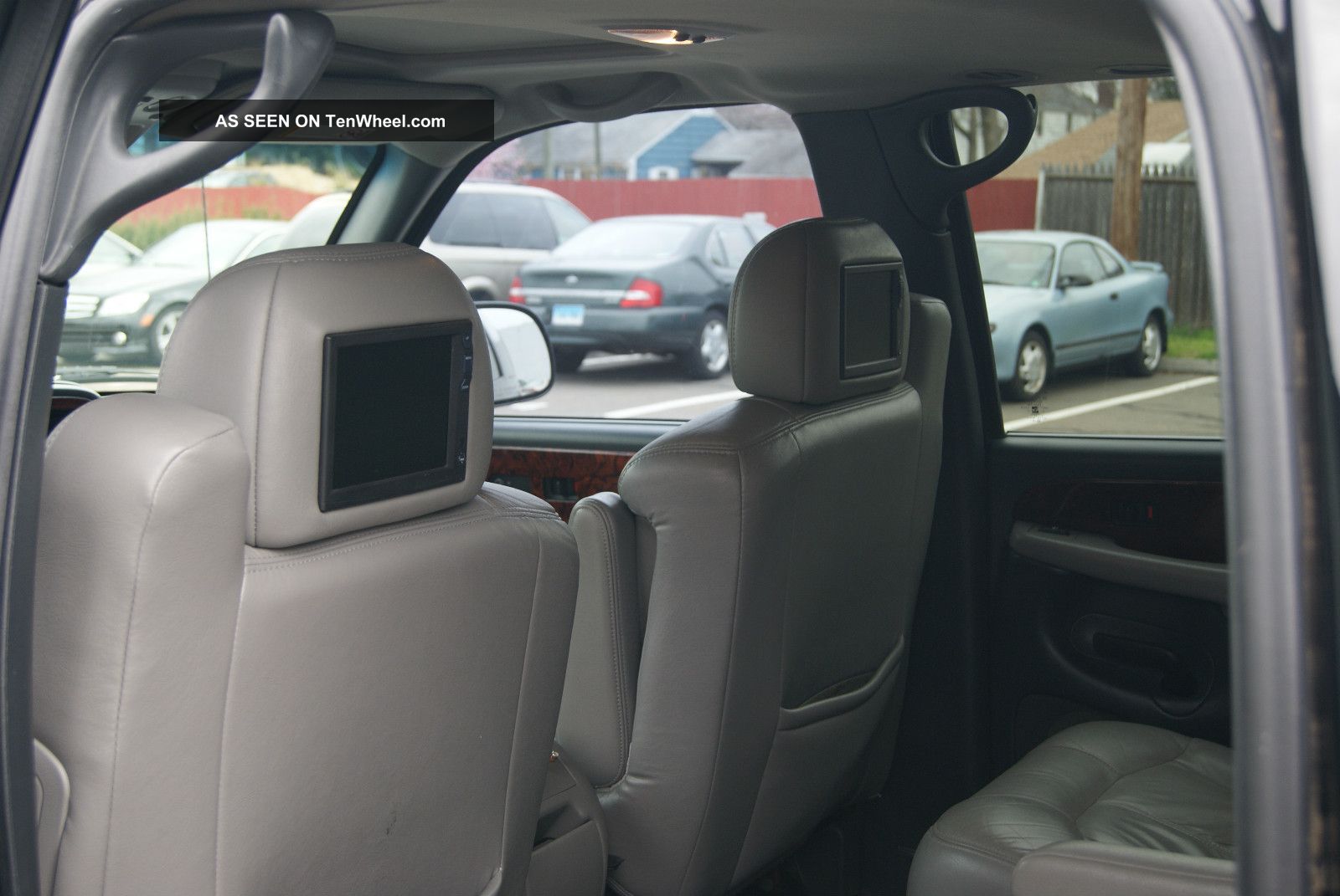 Custom 2001 Chevrolet Suburban Lt 4 Tv S Upgraded