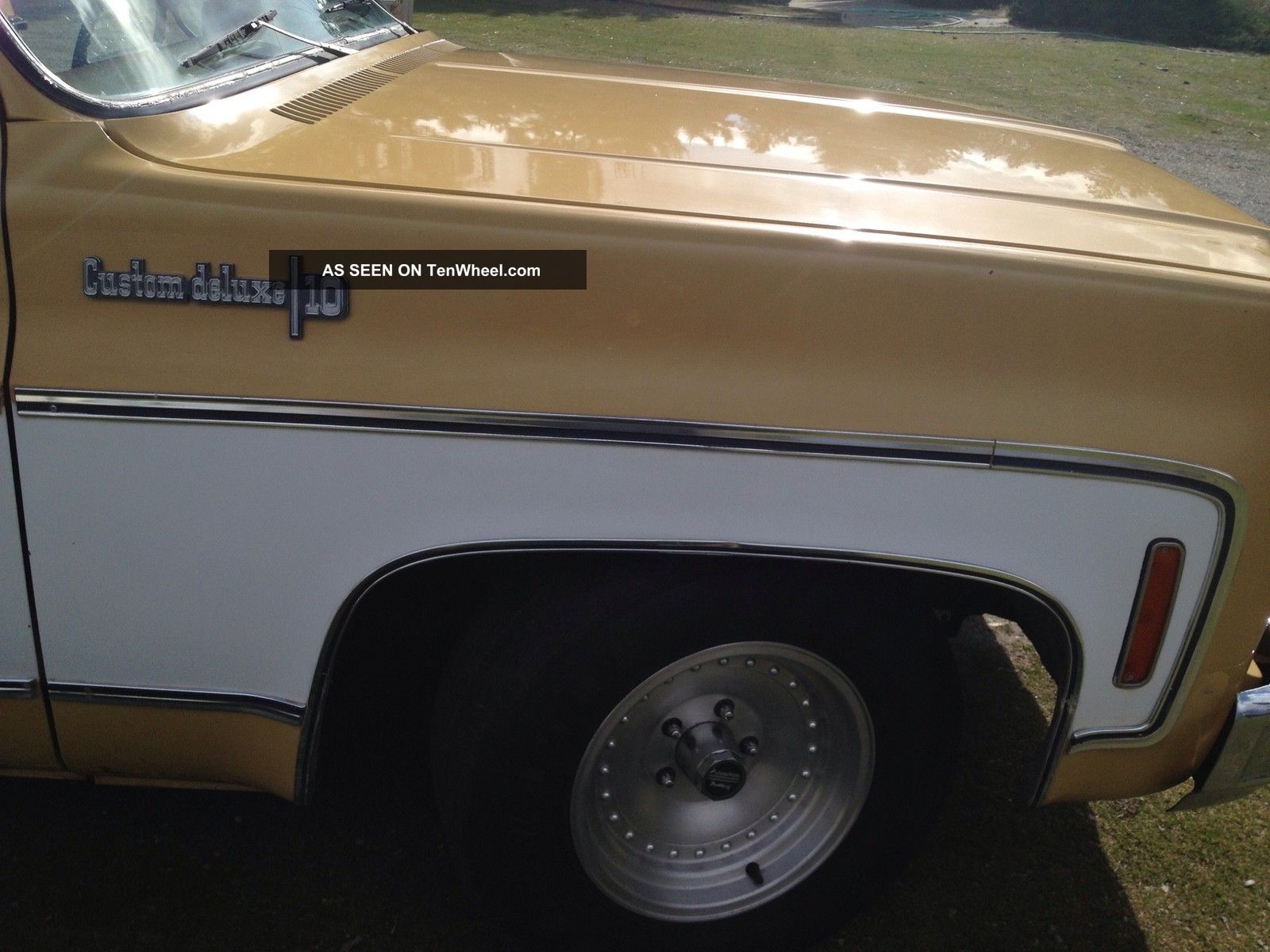 Cool Vintage Tow Rig 1973 C10 Custom Deluxe 2wd Suburban