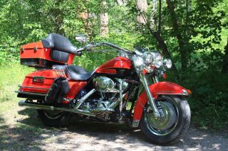Factory Custom Limited Edition 2005 Flh Road King Tires & Brakes photo