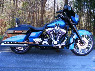 2006 Harley - Davidson Custom Streetglide Bike Is Loaded photo