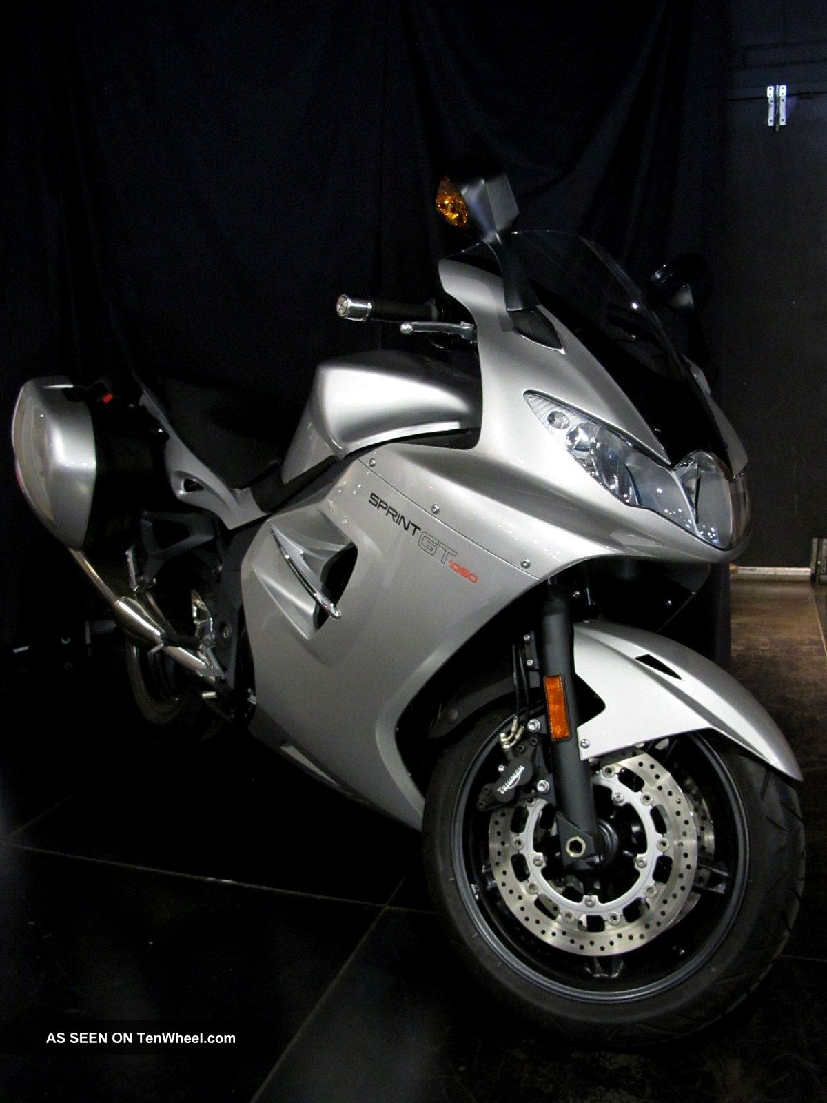 2011 Triumph Sprint Gt 1050 Triple Aluminum Silver