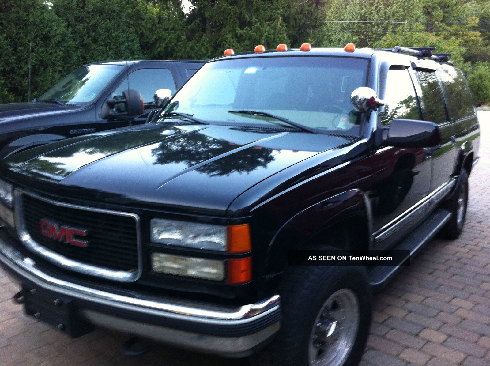 1999 Gmc Suburban Black 2500 Big Block Third Row Seating 6000.  00 Or Best Offer Suburban photo