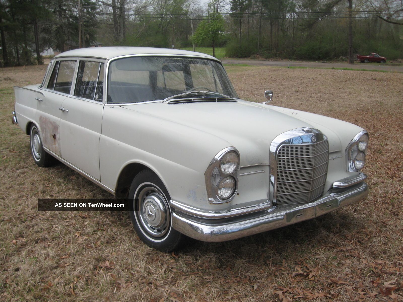 Mercedes benz 220s fintail