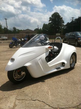2008 Pearl White Thoroughbred Stallion Motorcycle Trike,  Excellent Cond.  Loaded photo