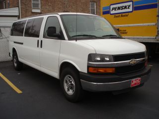 2011 Chevrolet Express 3500 Lt Extended 12 Passenger Van 3 - Door 6.  0l photo