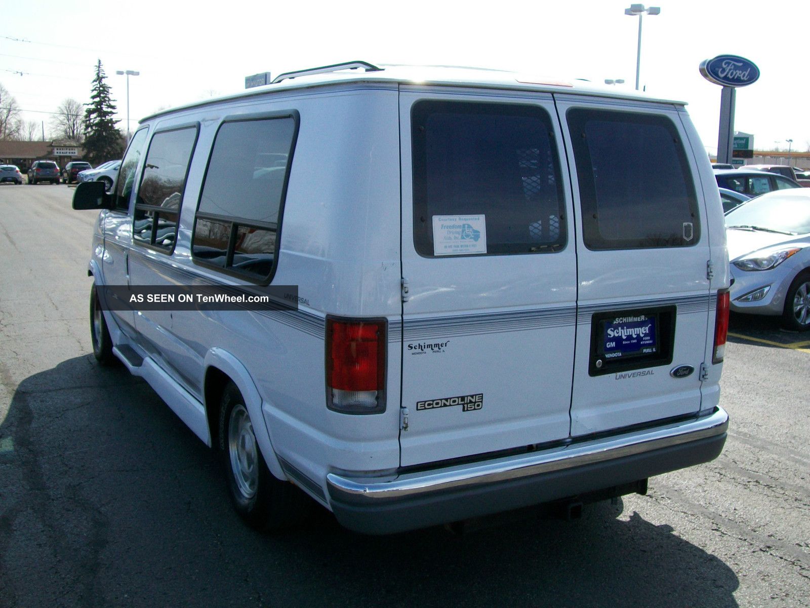 1998 Ford E 150 Universal Wheel Chair Van Braun