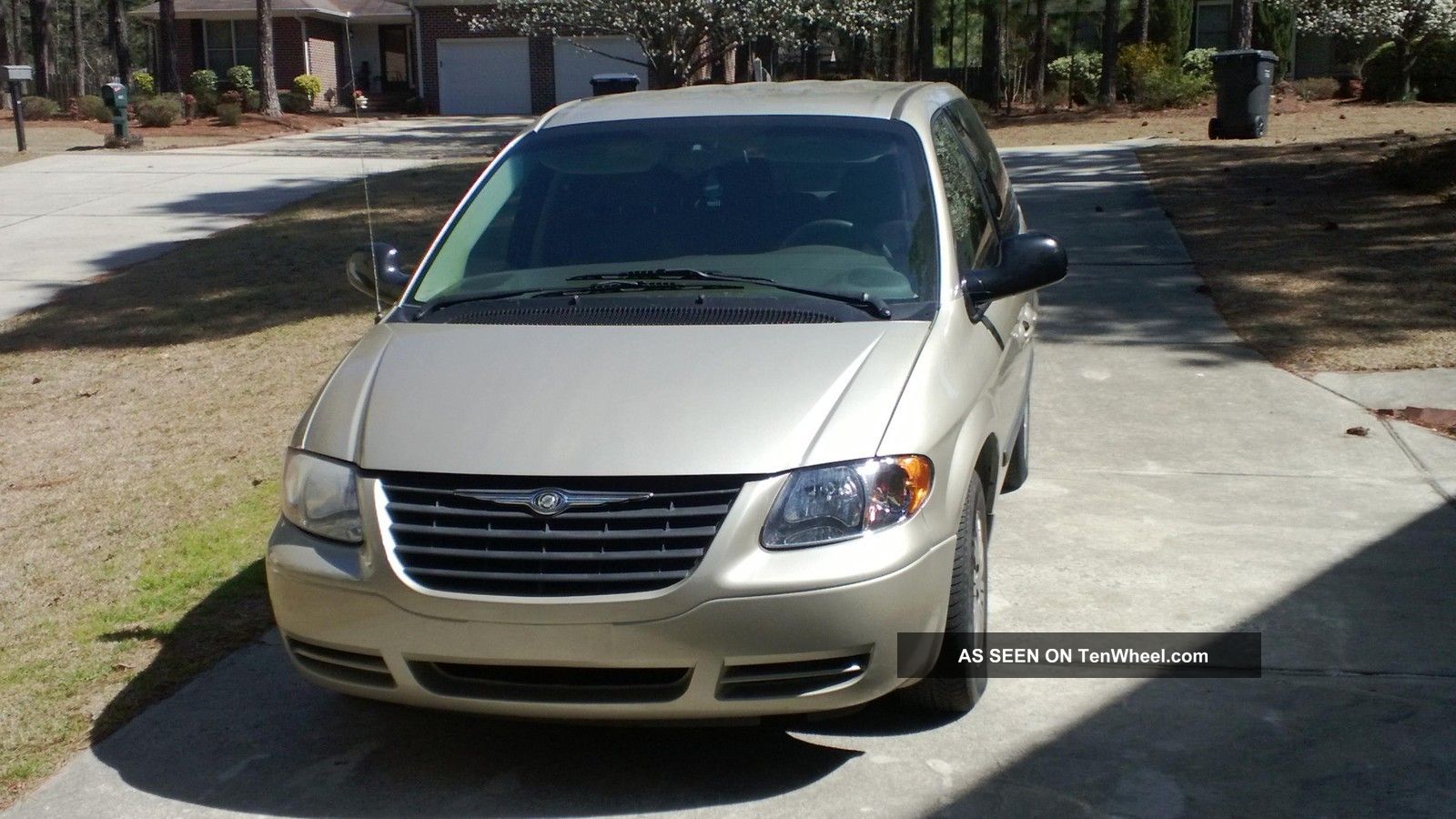 2006 Chrysler town and country safety features #4