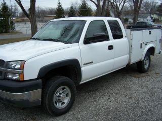 2004 Chevy 2500hd Service Truck photo