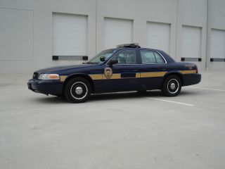 2005 Crown Victoria P - 71 Police Interceptor Fully Equipped Retired Gov ' T Unit photo