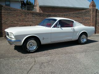 1965 Ford Mustang 2+2 Fastback photo