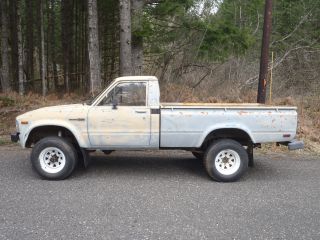 1981 Toyota Pickup Truck 4x4 22r Hilux photo