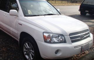 2006 Toyota Highlander Hybrid Sport Utility 4 - Door 3.  3l, ,  3rd Row,  Jbl photo