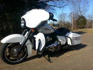 2011 Harley Davidson Street Glide Flhx photo