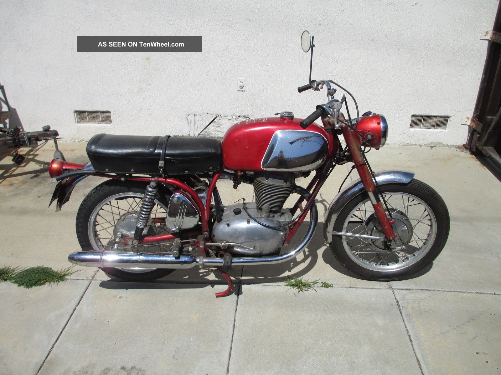 Vintage Benelli Motorcycle 121