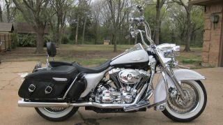 2007 Road King Classic Every Chrome Option Available 14600mi photo
