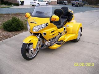 2005 Honda Gl1800 Gold Wing Trike photo