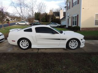 2008 Ford Mustang Gt / Cs Coupe 2 - Door 4.  6l photo