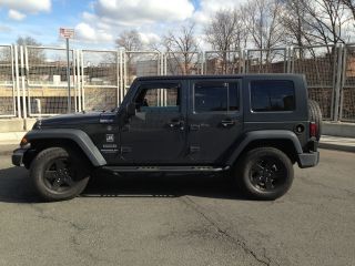 2010 Jeep Wrangler Unlimited Sport Utility 4 - Door 3.  8l Automatic photo