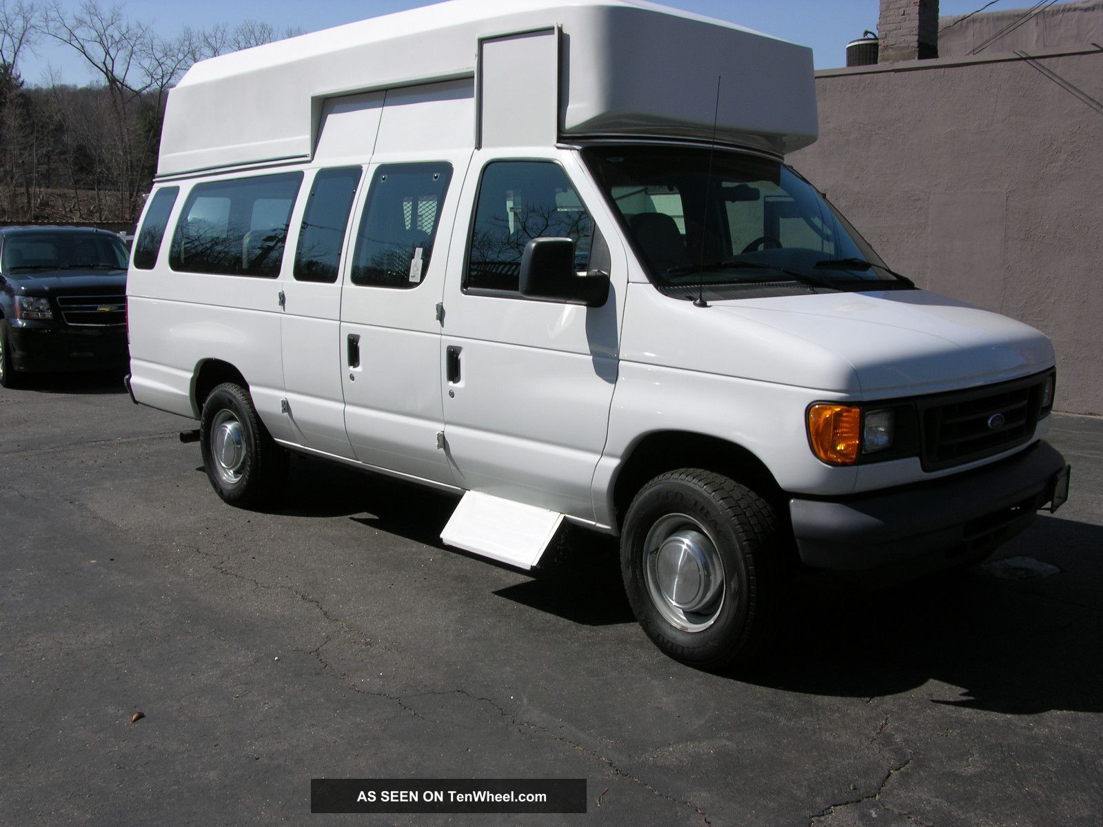 2006 Ford E 350 Duty High Top Wheelchair Van