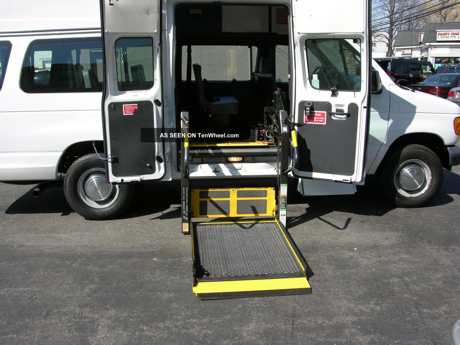 2006 Ford E 350 Duty High Top Wheelchair Van