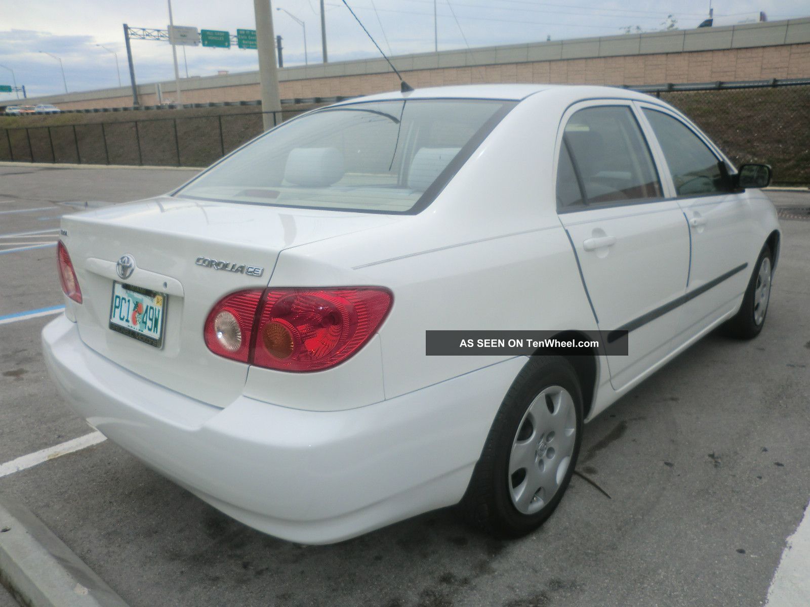 2004 Toyota corolla ce sedan