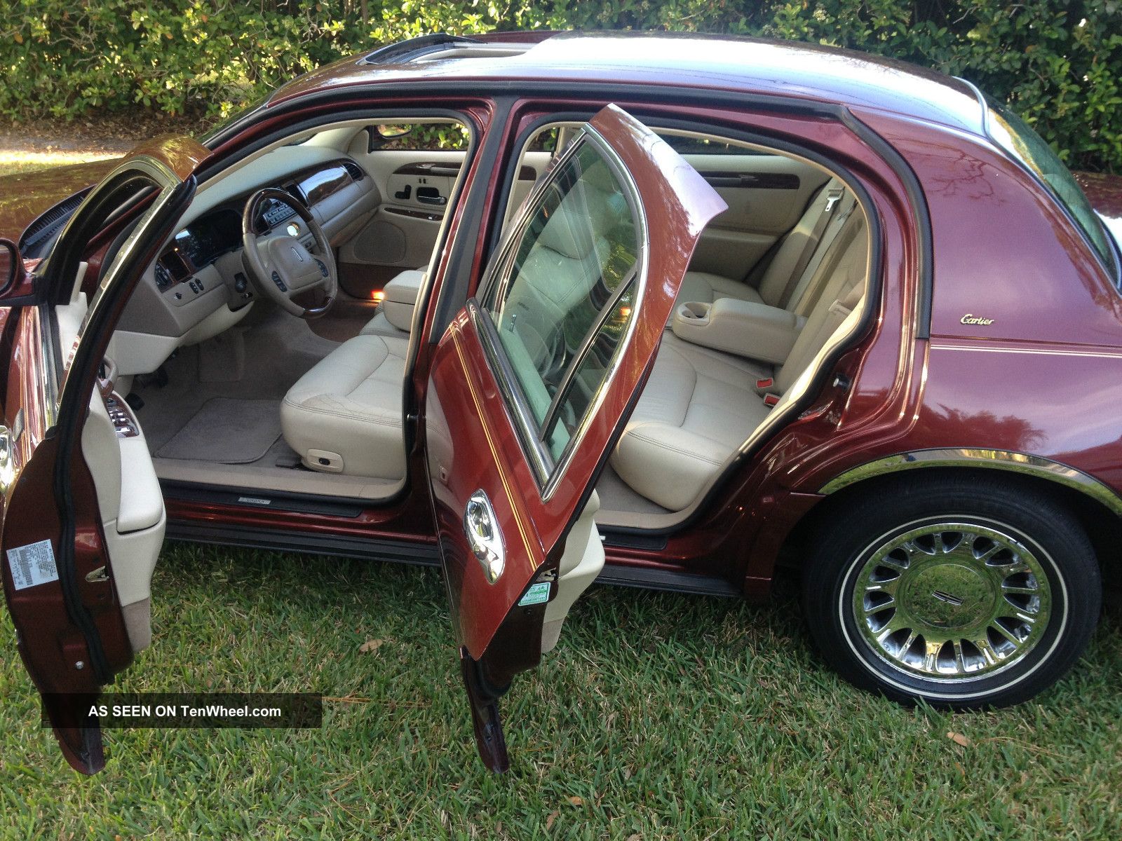 2002 Lincoln Town Car Cartier Loaded