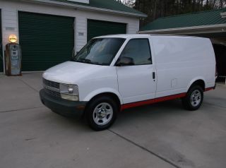 2004 Chevrolet Astro Base Extended Cargo Van 3 - Door 4.  3l photo