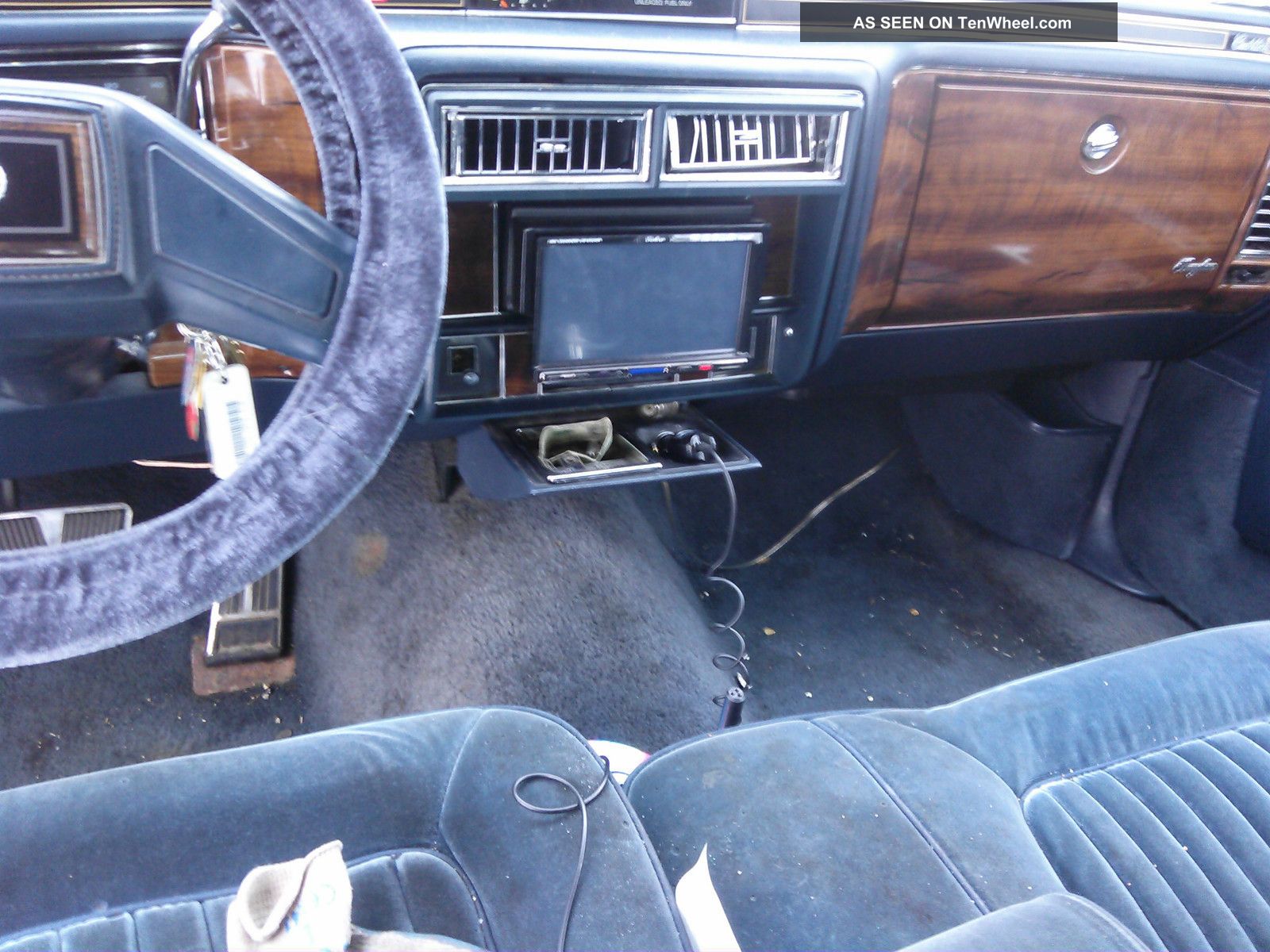 1987 Cadillac Brougham Base Sedan 4 Door 5 0l White Blue