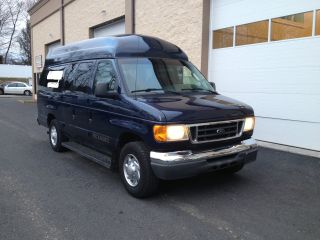 2006 Ford E350 Wheelchair Van With Additional Seats photo