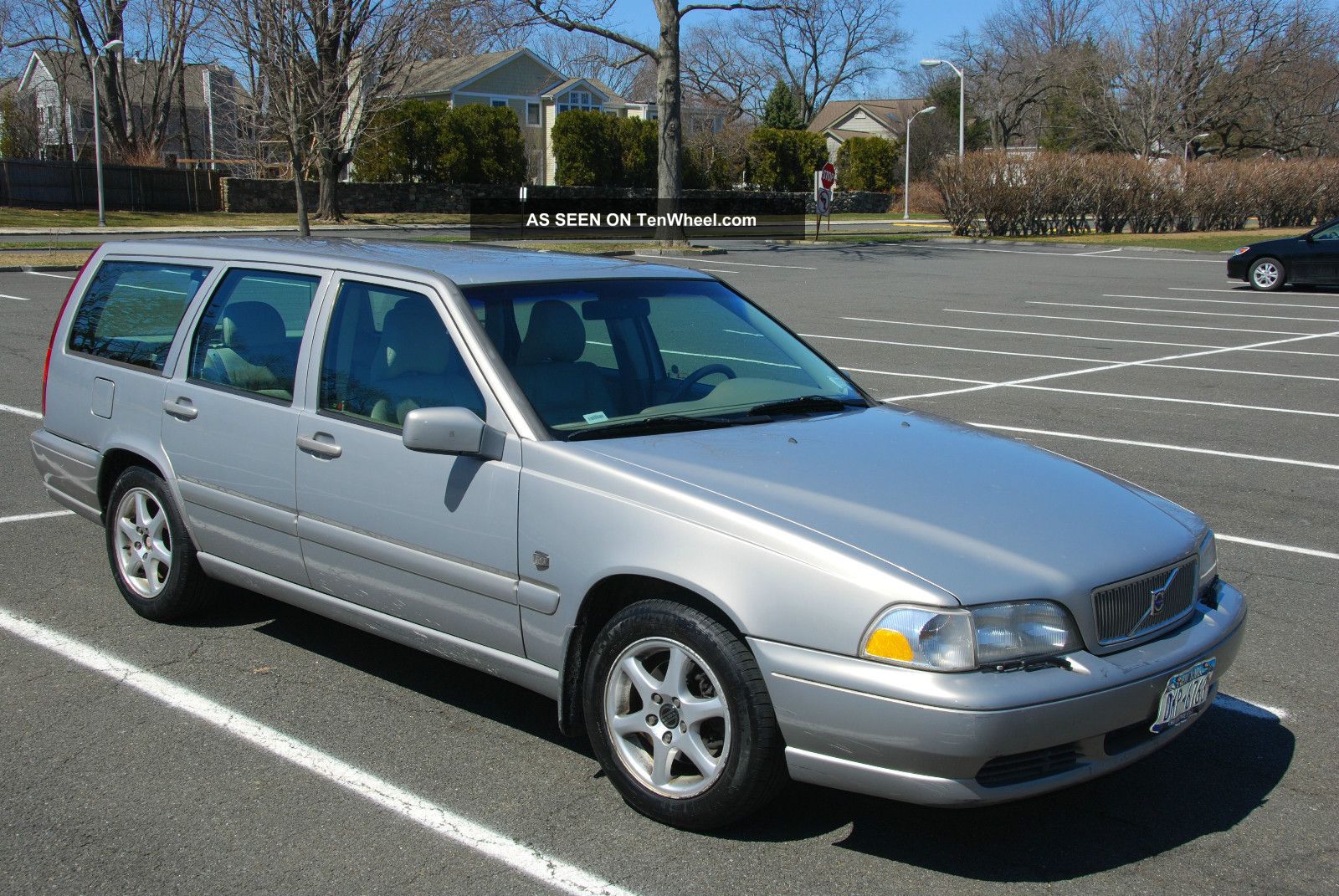 1999 Volvo V70 Base Wagon 4 - Door 2.  4l With 3rd Row V70 photo