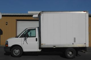 2004 Chevrolet G3500 10 ' Reefer Refrigerated - Extremely photo