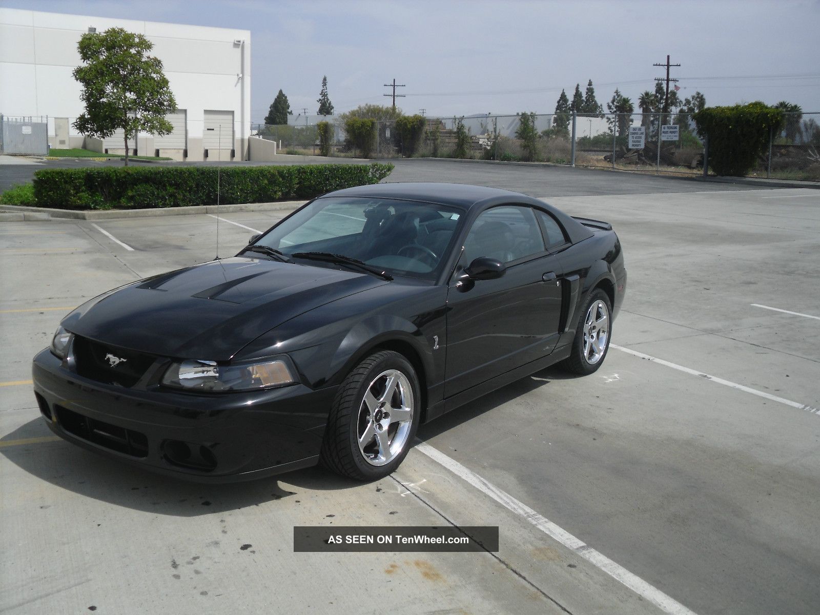 2004 Ford mustang 2 door coupe