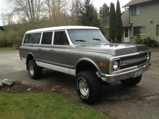 Lifted 1970 Chevy Suburban Truck 4x4 - 350 / At Rare 67 68 69 71 72 C10 photo