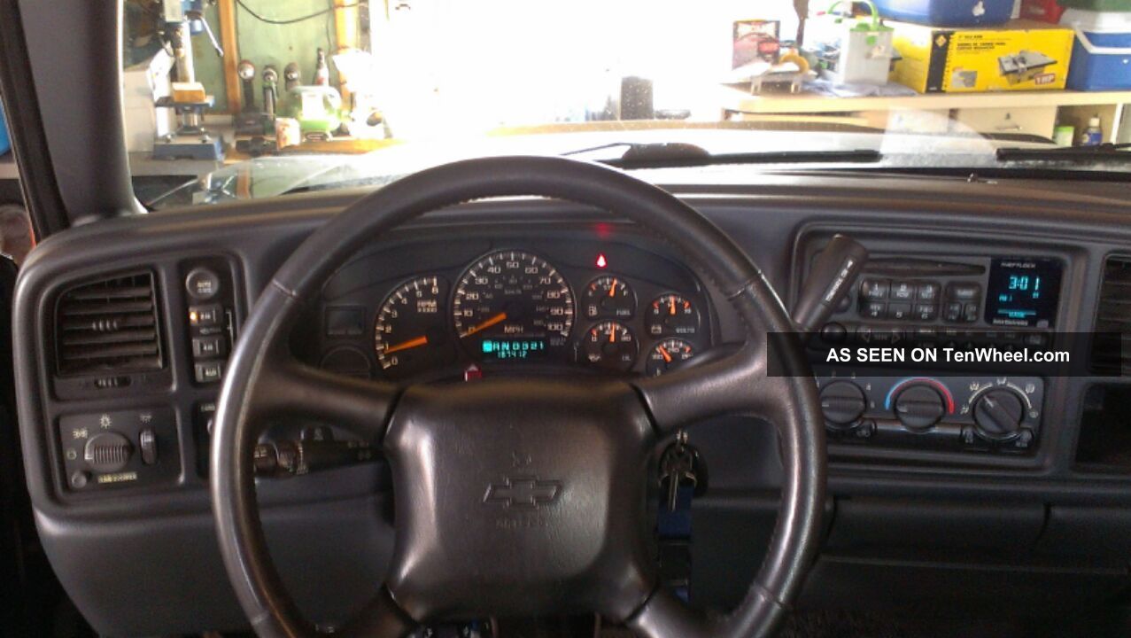 2002 Chevrolet Avalanche 1500 Base Crew Cab Pickup 4 Door