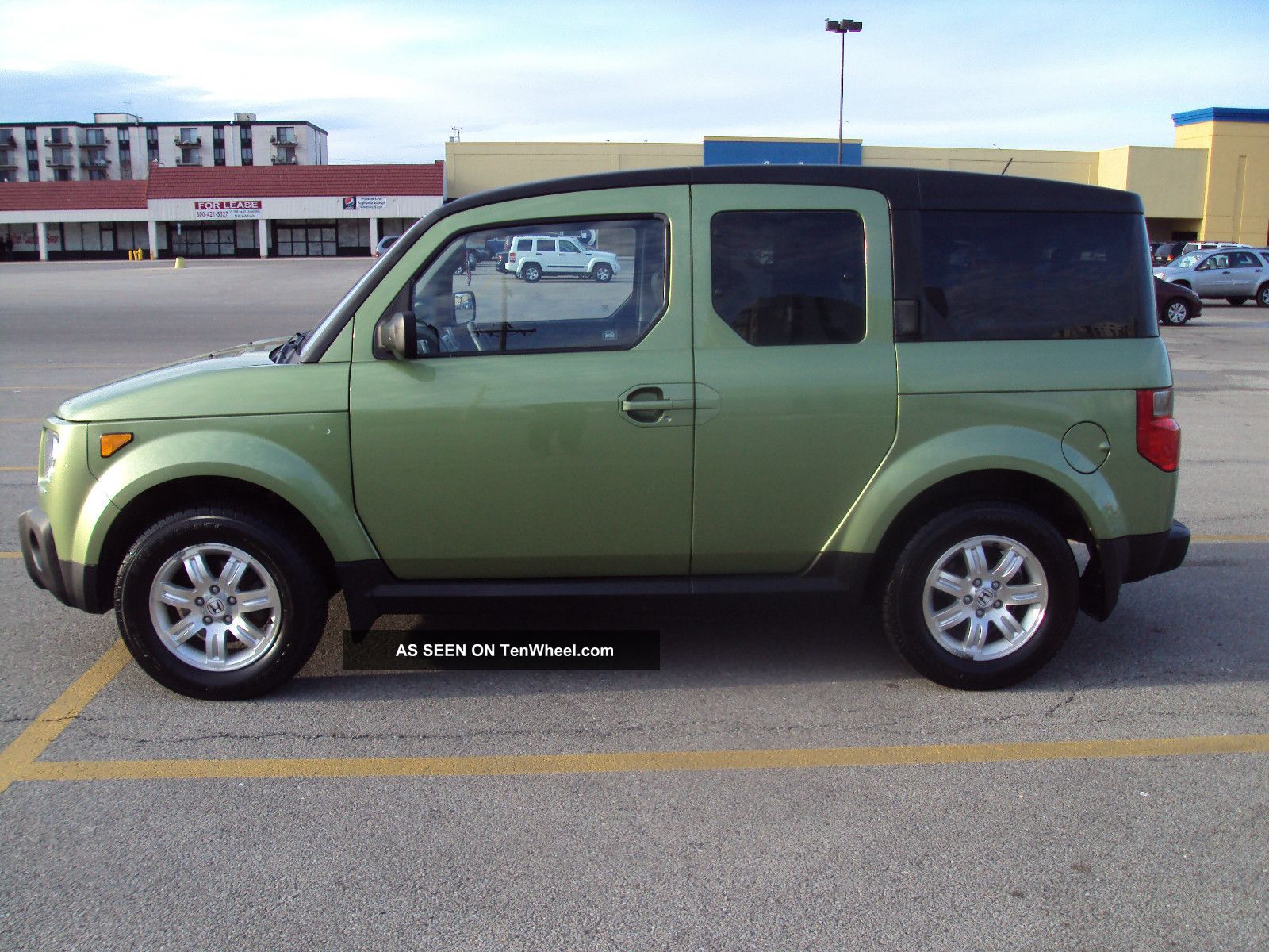 Does 2006 honda element have side airbags
