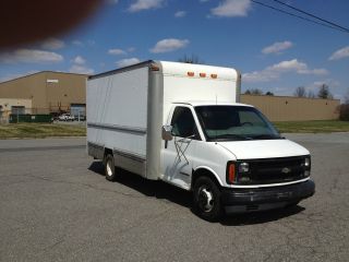 1999 Gmc 15 ' Box Truck 3500 Base Cutaway Van 2 - Door 5.  7l Ex Penske photo