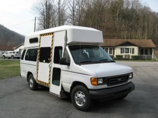 2003 Ford E - 350 Base Extended High Top Handicapp Equipped Not Chevy Or Dodge photo