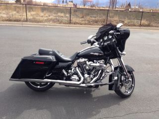 Look: 2010 Harley Davidson Street Glide Flhx Like Cvo Screaming Eagle $$$ photo