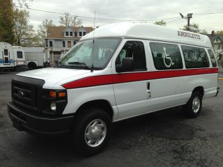 2011 Ford E - 250 Extended Hitop Handicap Ambulette photo