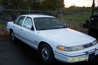1993 Ford Crown Victoria Police Interceptor Sedan 4 - Door 4.  6l photo
